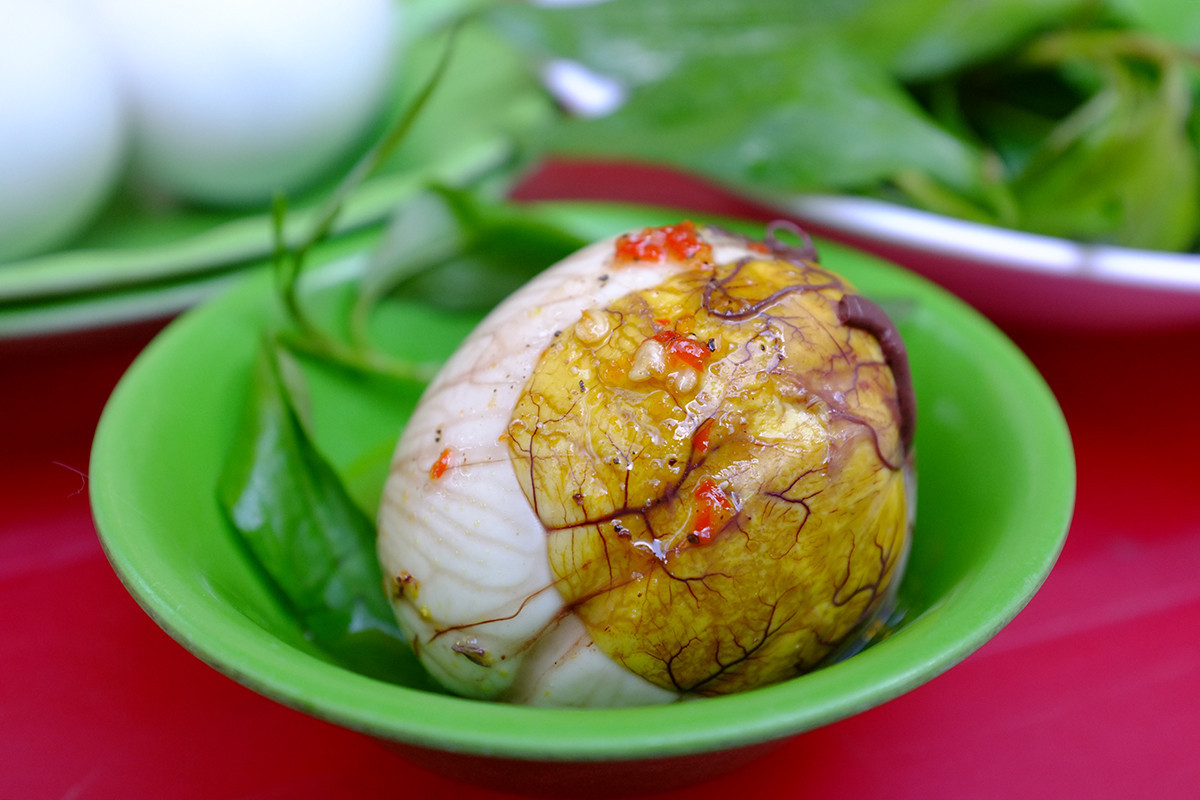 Người bị gout có được ăn trứng vịt lộn không? Ăn như thế nào mới đúng?